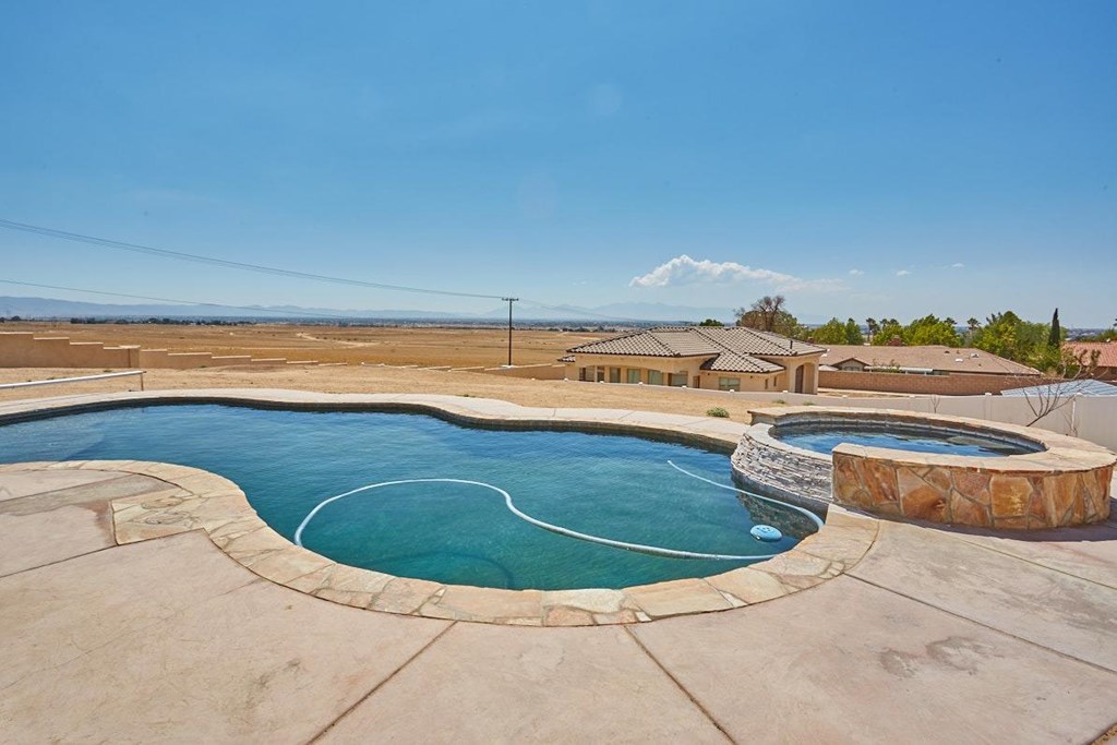 12914 La Cresta Drive Apple Valley, CA 92308 - Photo 17 of 18