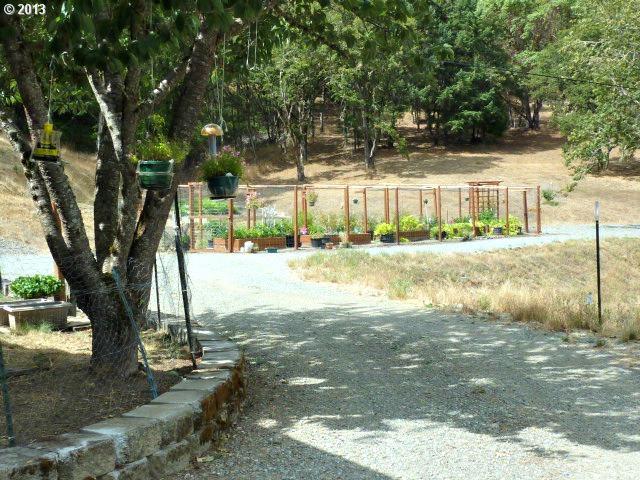 924 E Street Riddle, OR 97469 - Photo 2 of 16