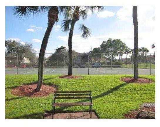 430 Commodore Drive, Unit 301 Plantation, FL 33325 - Photo 6 of 7