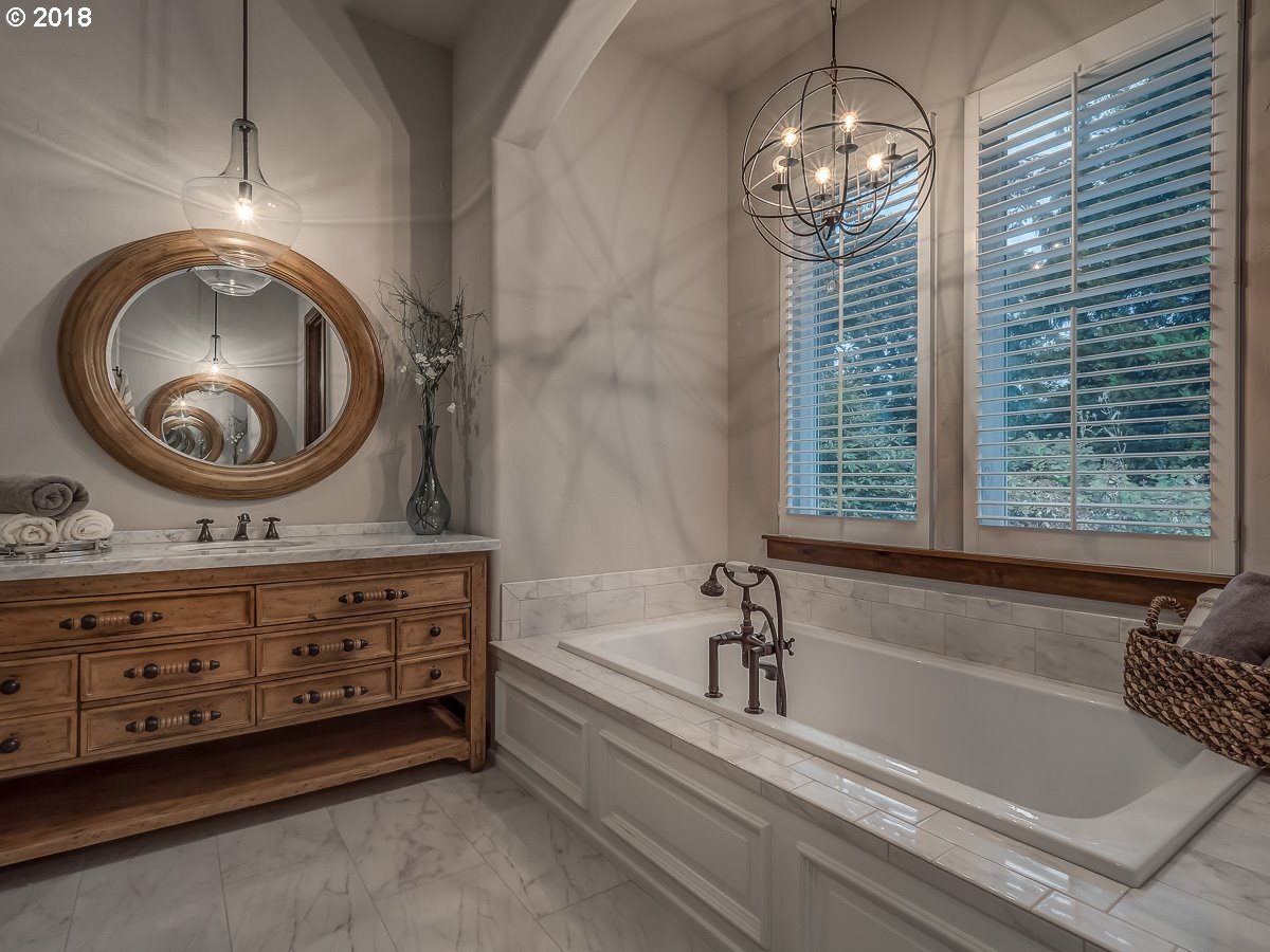 13705 Knaus Road Lake Oswego, OR 97034 - Photo 4 of 31 Gallery Image 4