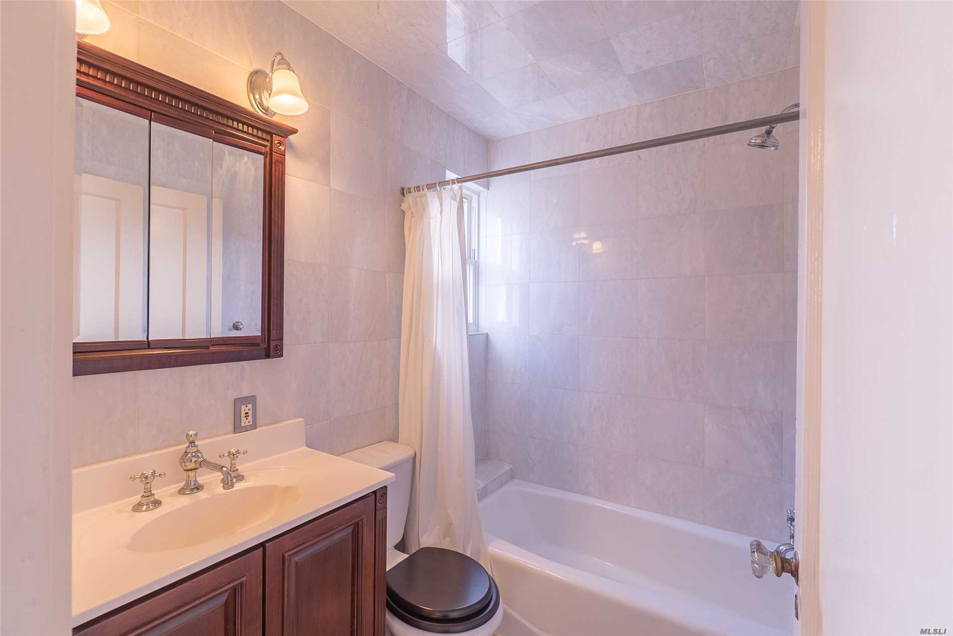 39 Boulevard Queens, NY 11357 - Photo 18 of 20