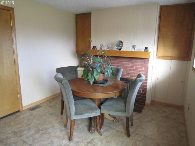 831 Country Club Road Hood River, OR 97031 - Photo 6 of 16 Gallery Image 6