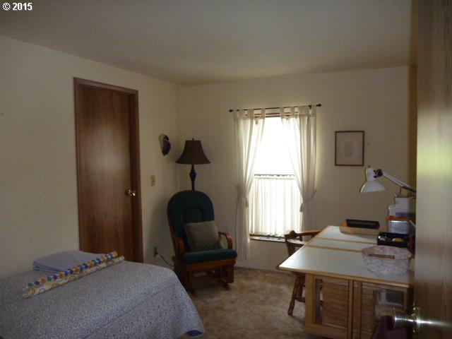 409 North Side Road Sutherlin, OR 97479 - Photo 3 of 16