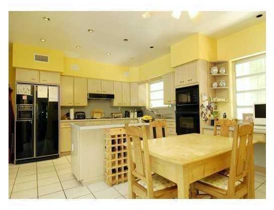 4525 Anderson Road Coral Gables, FL 33146 - Photo 4 of 8