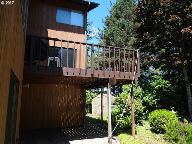 959 Crestview Drive Reedsport, OR 97467 - Photo 5 of 32