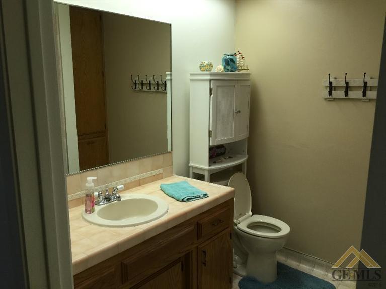 2524 Curnow Road Bakersfield, CA 93313 - Photo 10 of 12 Gallery Image 10