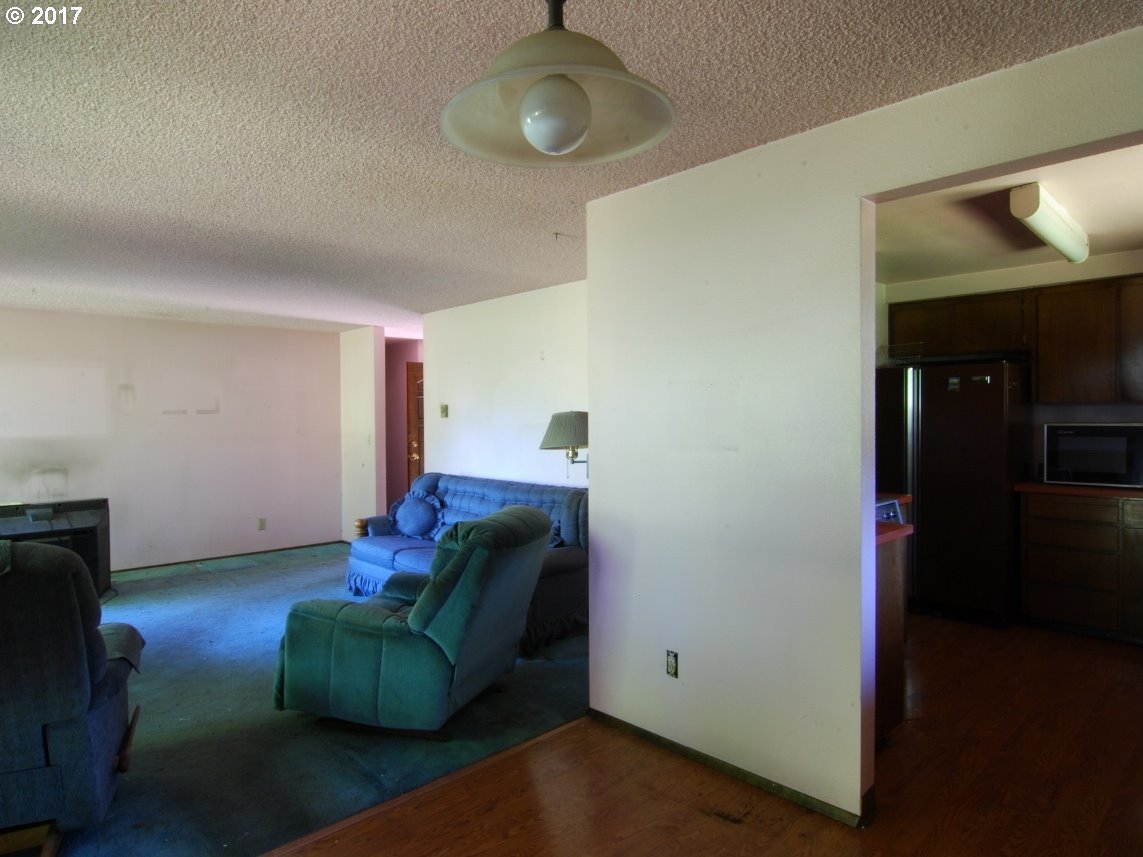 13485 Southeast Foster Road Portland, OR 97236 - Photo 16 of 19 Gallery Image 16