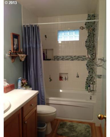 4635 Southwest 180th Avenue Aloha, OR 97078 - Photo 10 of 16 Gallery Image 10