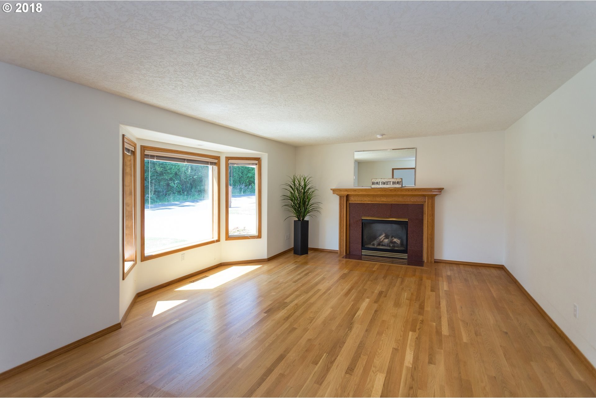 3879 Southeast Hillyard Road Gresham, OR 97080 - Photo 5 of 32 Gallery Image 5