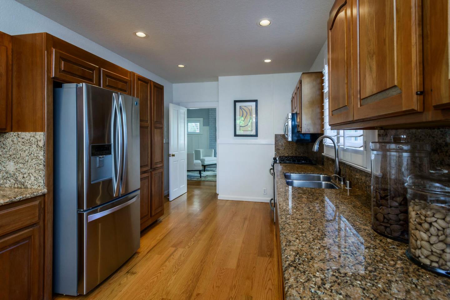 710 Edgewood Road San Mateo, CA 94402 - Photo 8 of 23