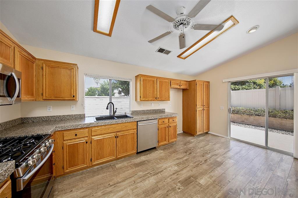 204 Parkside Place Santee, CA 92071 - Photo 9 of 25