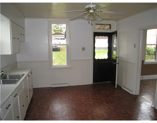 327 Lloyd Street Rochester, PA 15074 - Photo 8 of 17