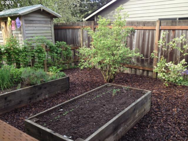5636 Southwest California Street Portland, OR 97219 - Photo 12 of 16 Gallery Image 12