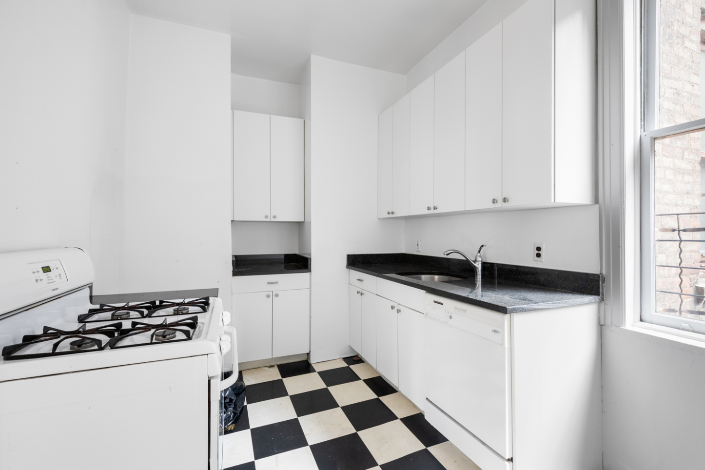 50 East 96th Street, Unit 5A Manhattan, NY 10128 - Photo 2 of 8