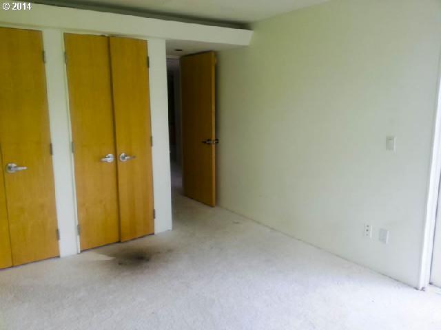 424 Northwest MacLeay Boulevard Portland, OR 97210 - Photo 15 of 16