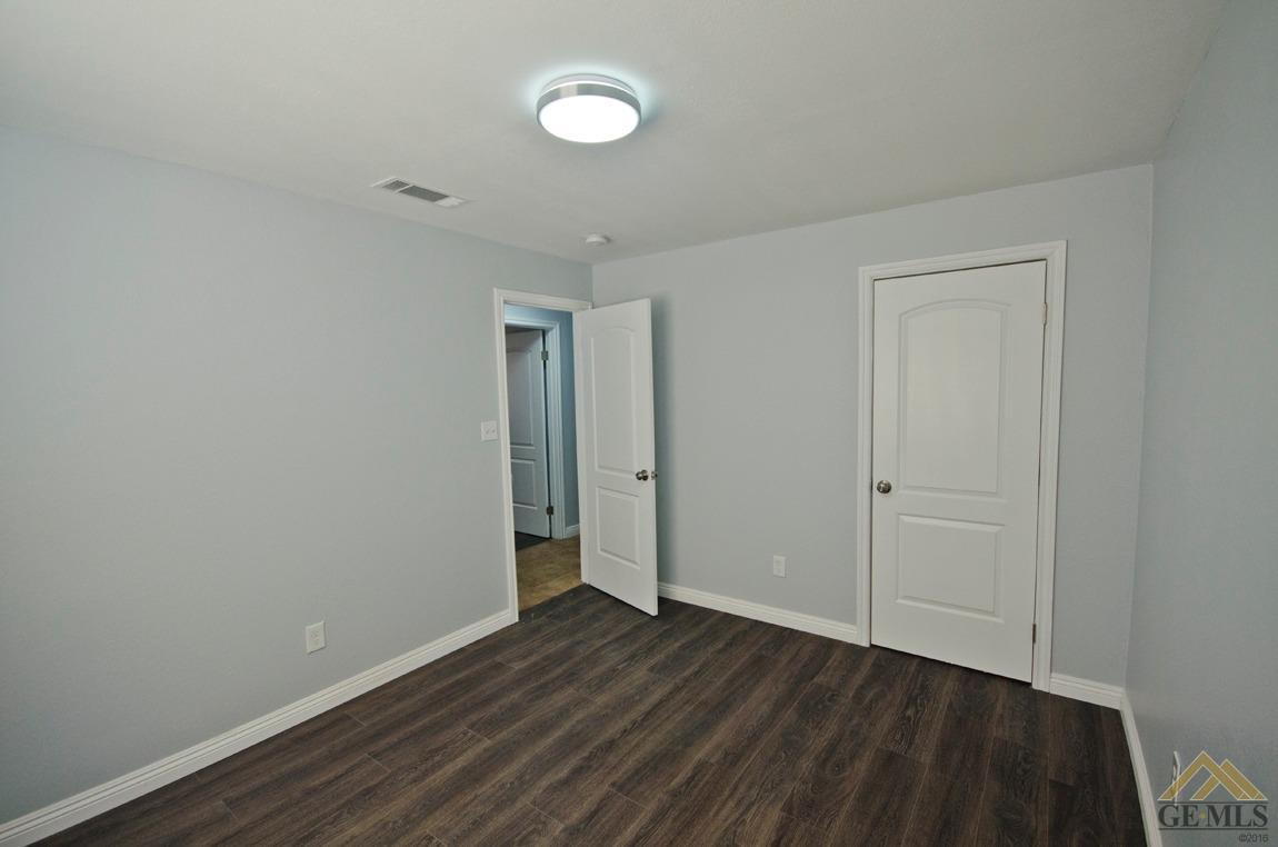 911 Sandra Drive Bakersfield, CA 93304 - Photo 18 of 31