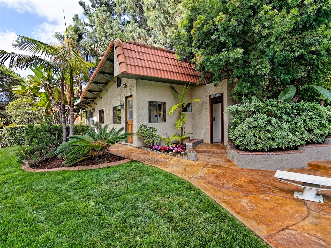 820 Woodside Lane Encinitas, CA 92024 - Photo 3 of 25