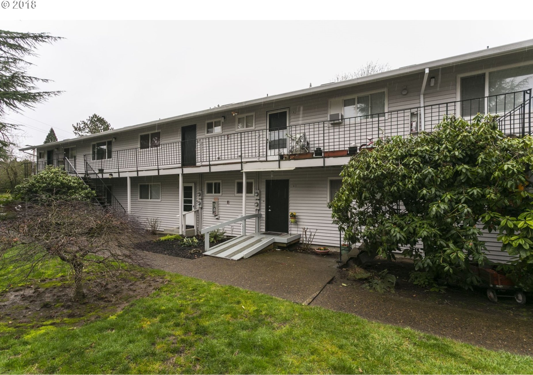 6815 Southwest Capitol Hill Road, Unit 11 Portland, OR 97219 - Photo 2 of 29 Gallery Image 2