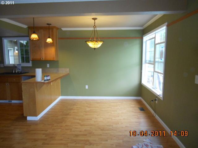 7239 Southwest 3rd Avenue Portland, OR 97219 - Photo 5 of 16 Gallery Image 5
