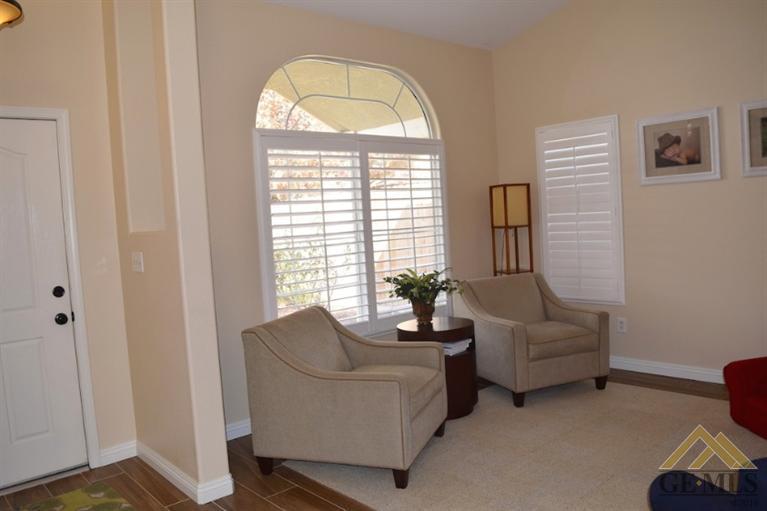 5204 Kickapoo Court Bakersfield, CA 93312 - Photo 2 of 26 Gallery Image 2