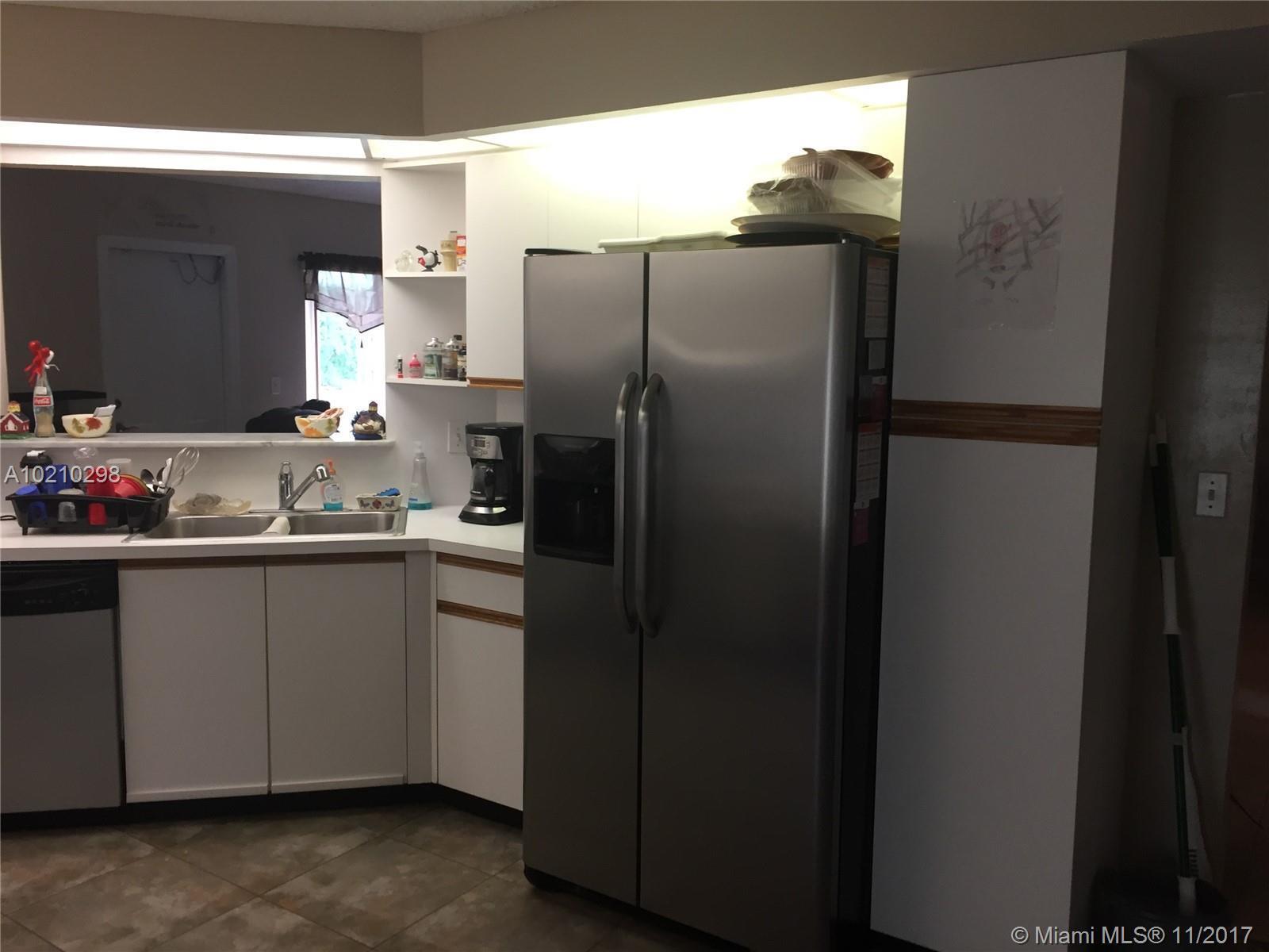 2582 Southeast 7th Court Homestead, FL 33033 - Photo 8 of 30