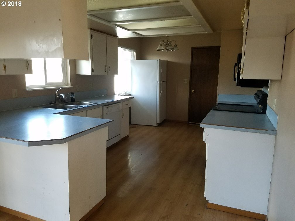 586 Church Street Dufur, OR 97021 - Photo 3 of 16 Gallery Image 3