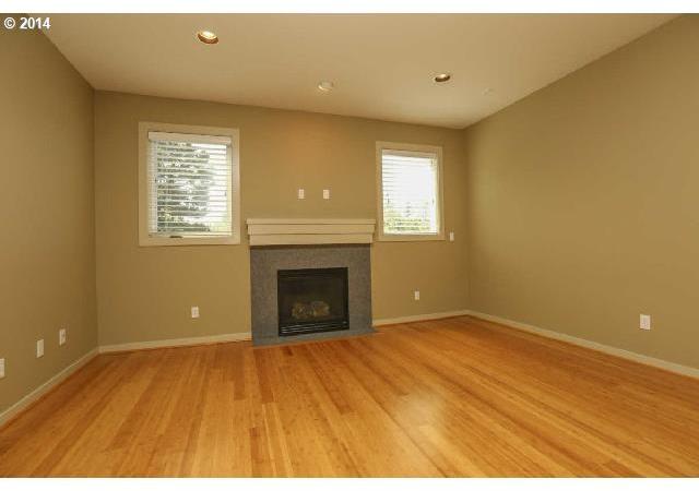 3408 Southwest Moss Street Portland, OR 97219 - Photo 6 of 14 Gallery Image 6