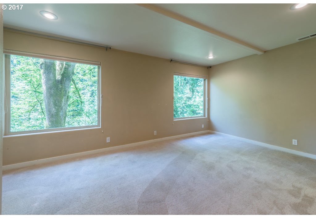 352 Southwest Custer Street Portland, OR 97219 - Photo 10 of 32 Gallery Image 10