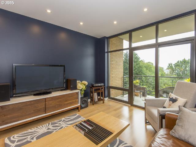 2351 Northwest Westover Road, Unit 903 Portland, OR 97210 - Photo 13 of 16 Gallery Image 13