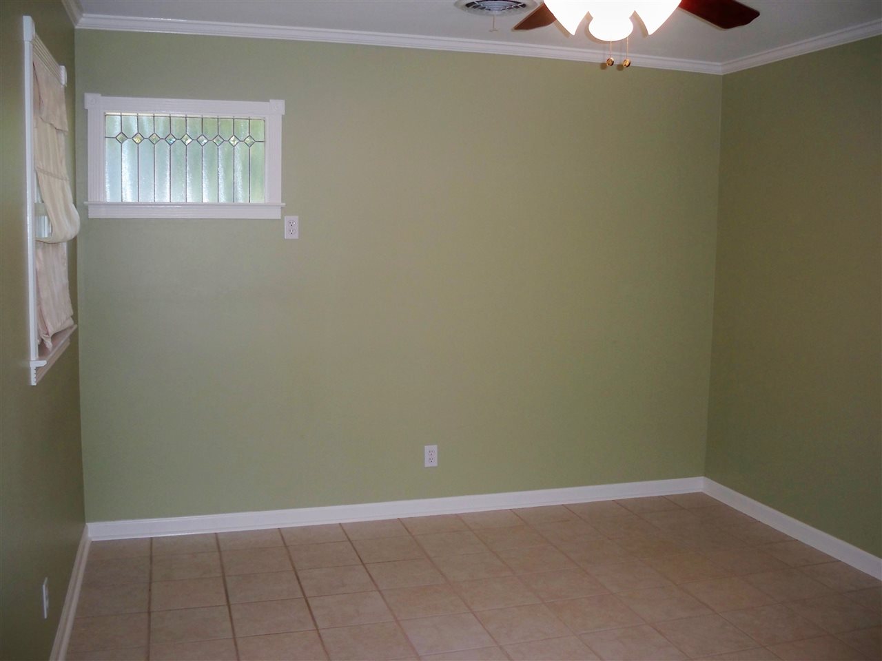 1584 Rabb Road Memphis, TN 38119 - Photo 8 of 13 • nursery, office or 4th bedroom