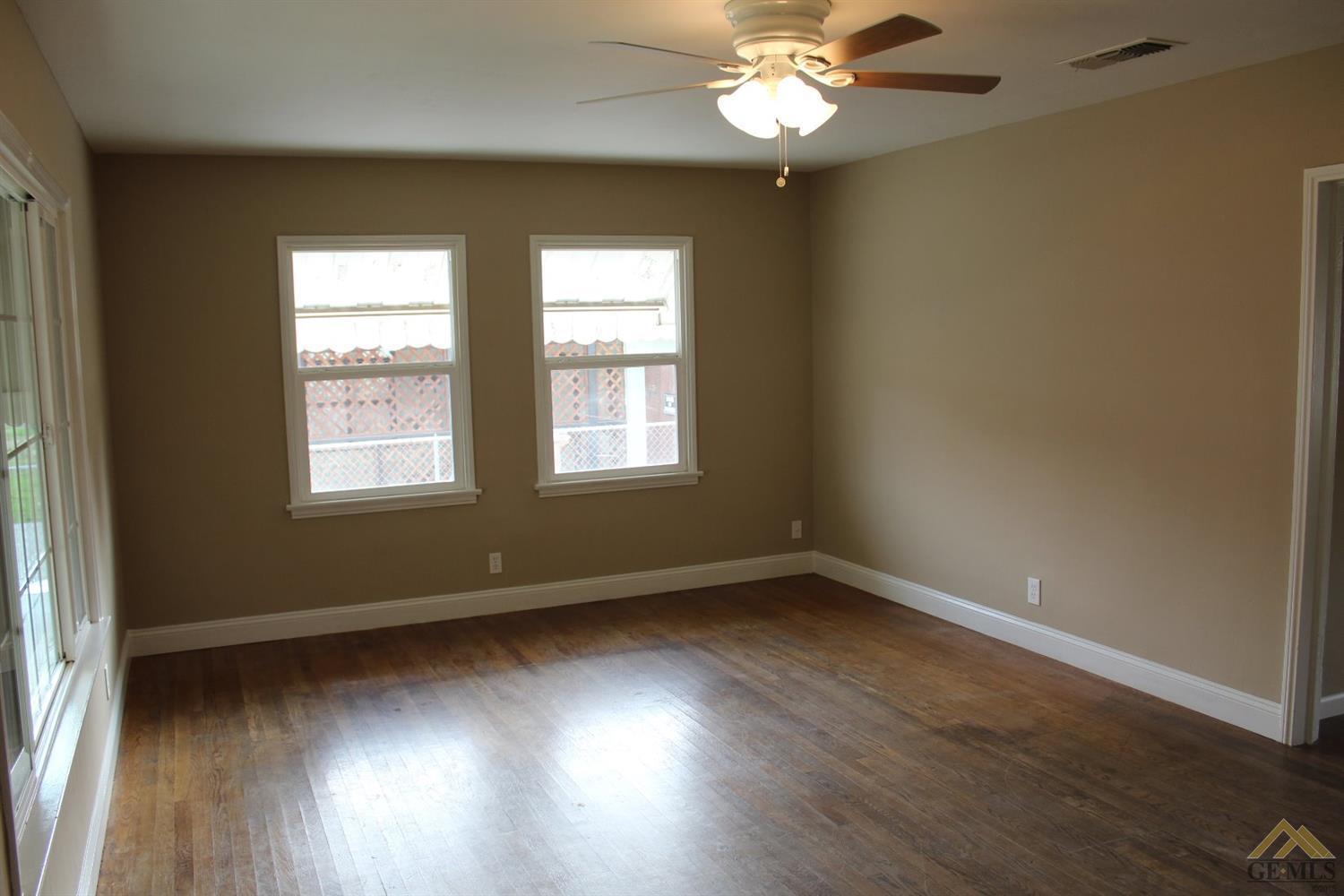 431 Sequoia Drive Bakersfield, CA 93308 - Photo 5 of 13