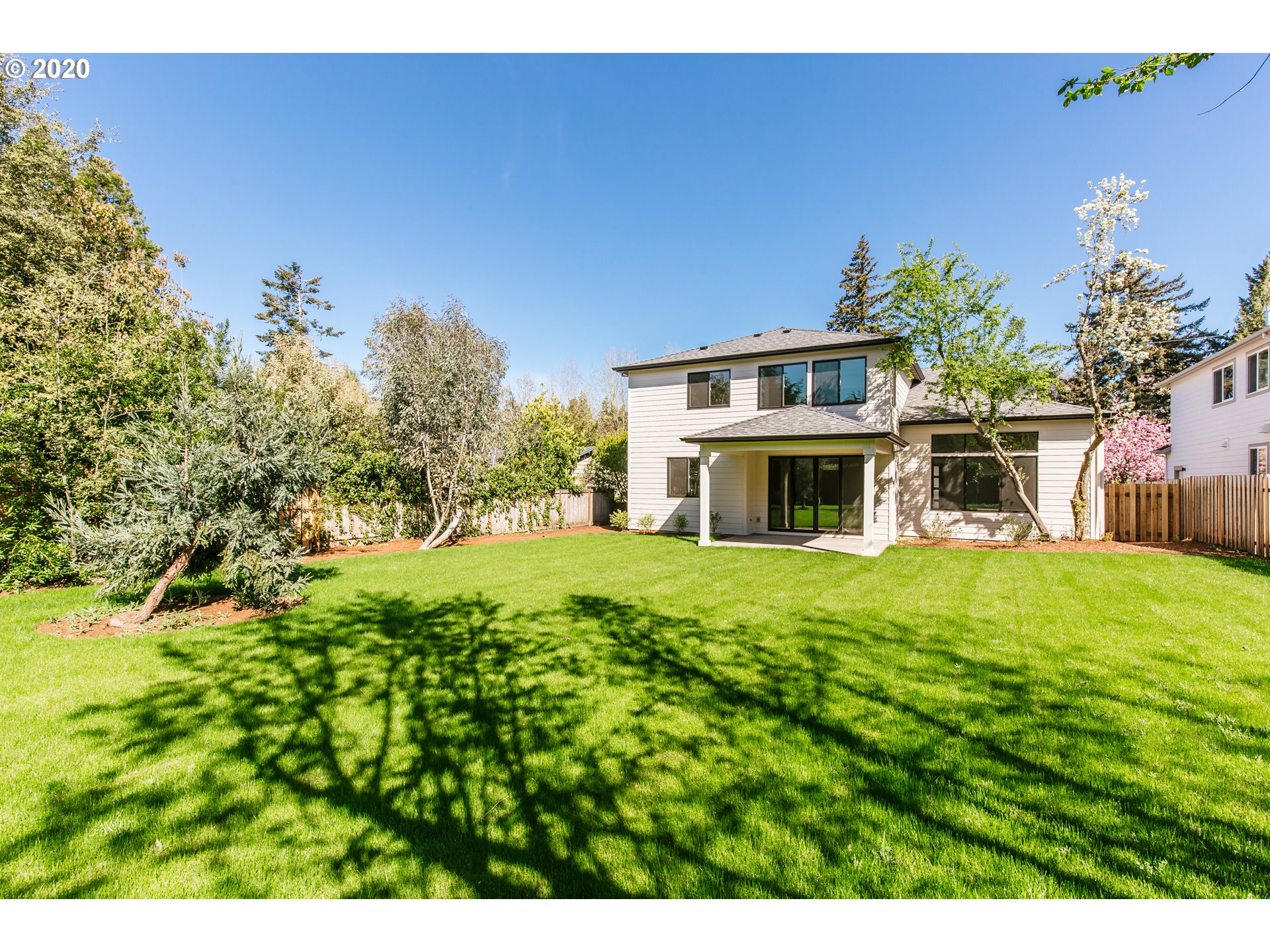 5560 Southwest Brugger Street Portland, OR 97219 - Photo 3 of 13 Gallery Image 3