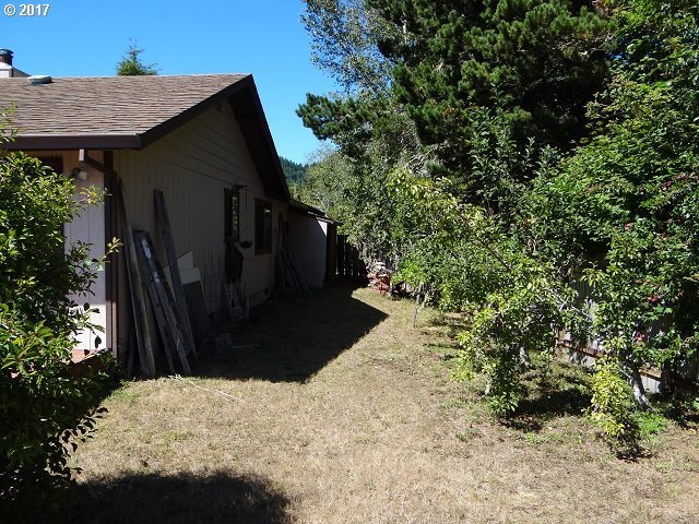700 Evergreen Loop Reedsport, OR 97467 - Photo 28 of 32 Gallery Image 28