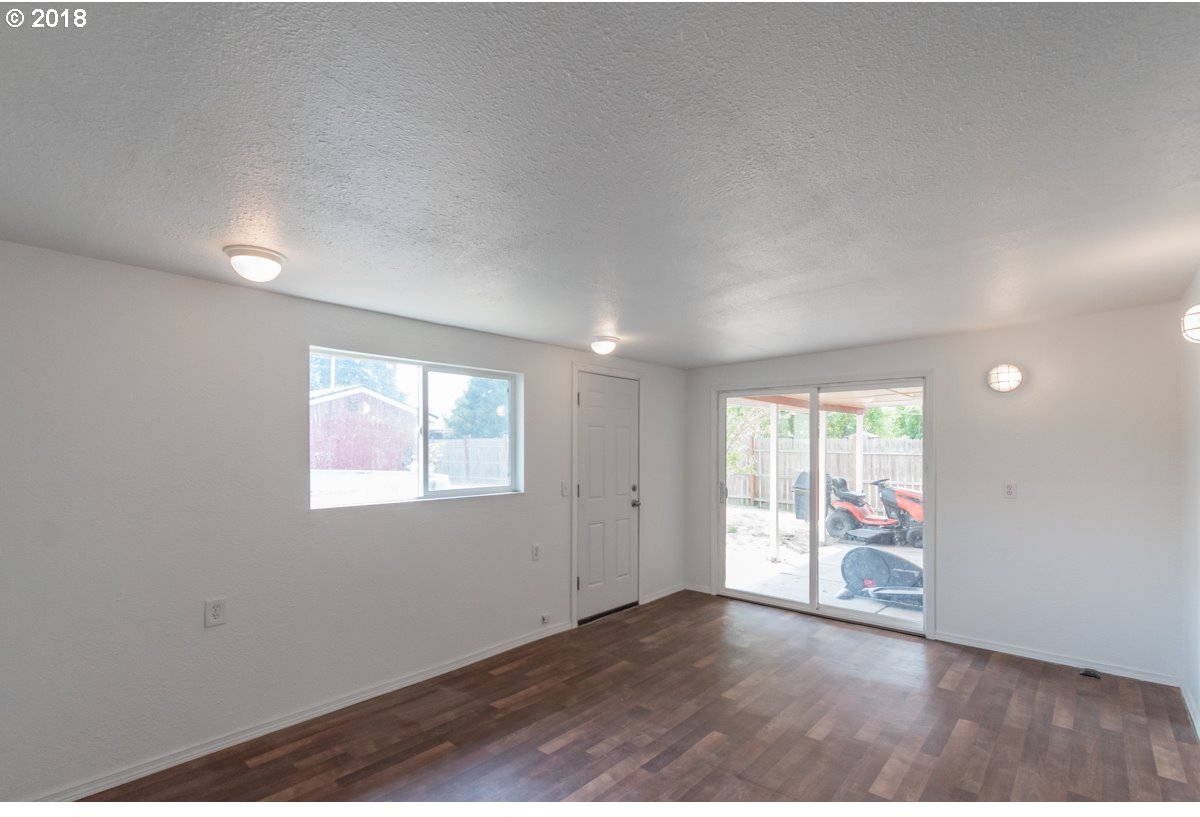 1275 Grove Street Lebanon, OR 97355 - Photo 13 of 32 Gallery Image 13