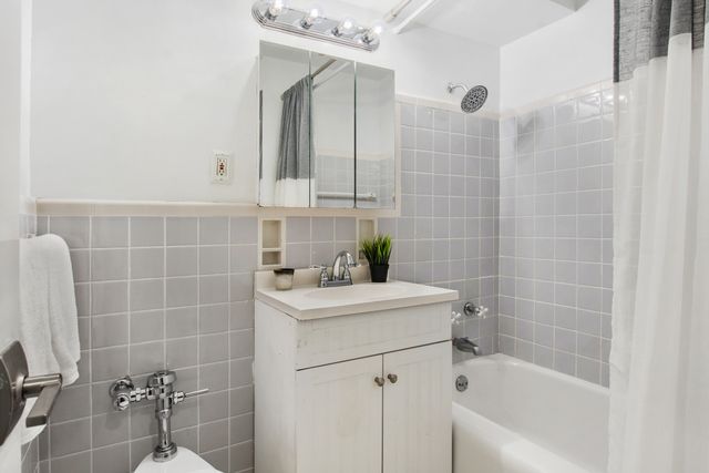 $759,000 | 122 Ashland Place, Unit 4L | Downtown Brooklyn