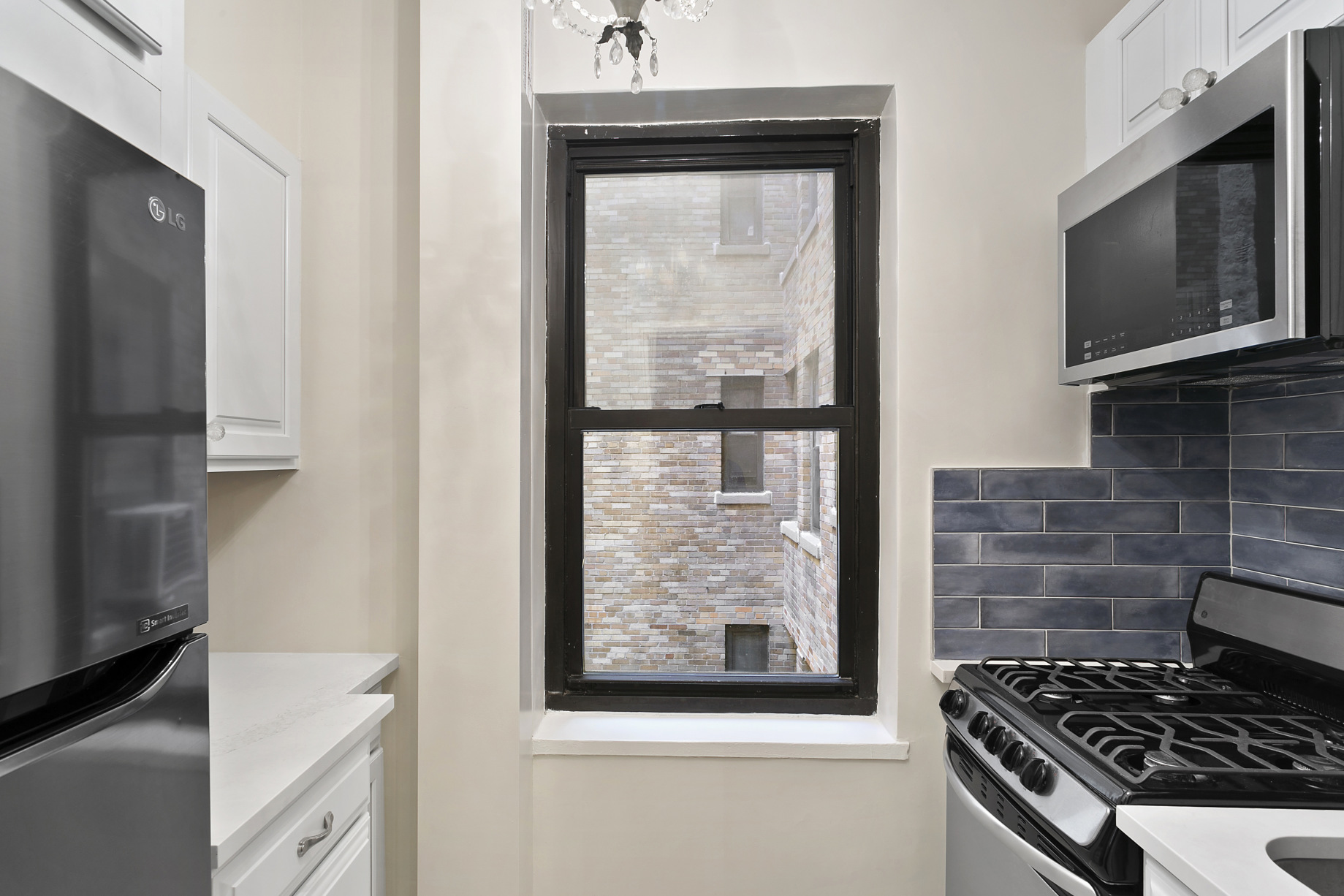 245 East 72nd Street, Unit 3E Manhattan, NY 10021 - Photo 4 of 9