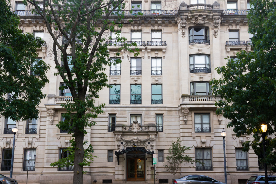 WASHINGTON PARK APARTMENTS 700 Washington Pl, Baltimore, MD 21201 - Photo 2 of 2