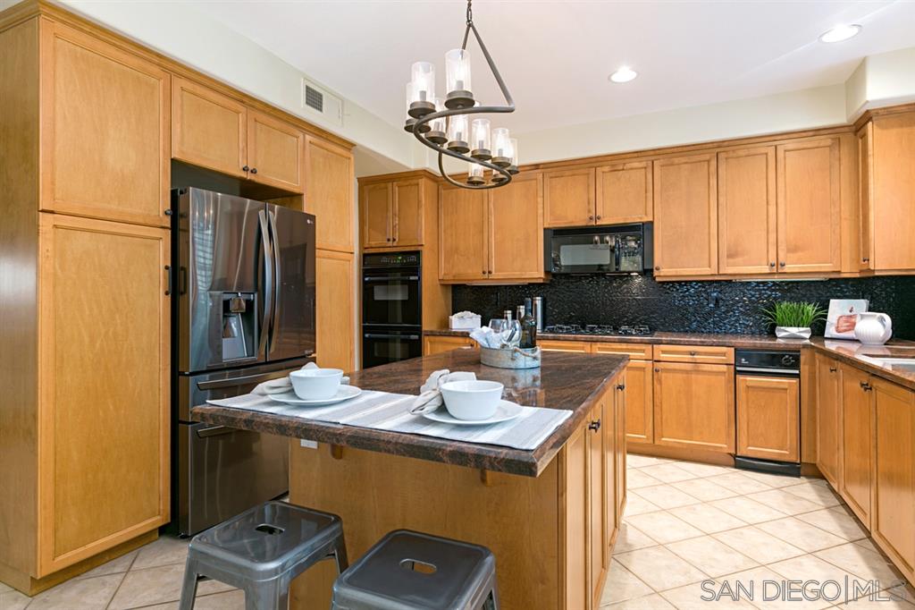 6033 Oakgate Row La Jolla, CA 92037 - Photo 9 of 25