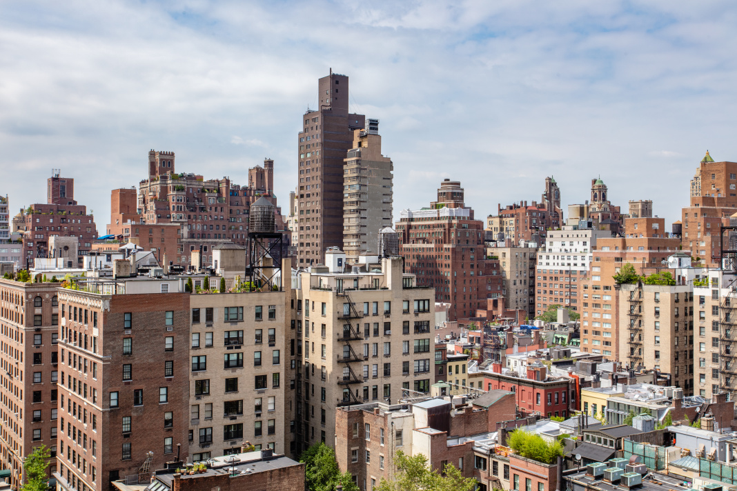 150 East 69th Street, Unit 16Q Manhattan, NY 10021 - Photo 5 of 15