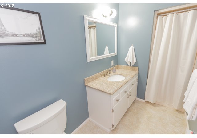 4704 Southwest 57th Avenue Portland, OR 97221 - Photo 17 of 29 Gallery Image 17