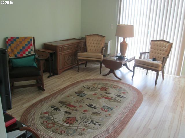 950 Evergreen Road, Unit 301 Woodburn, OR 97071 - Photo 6 of 12 Gallery Image 6