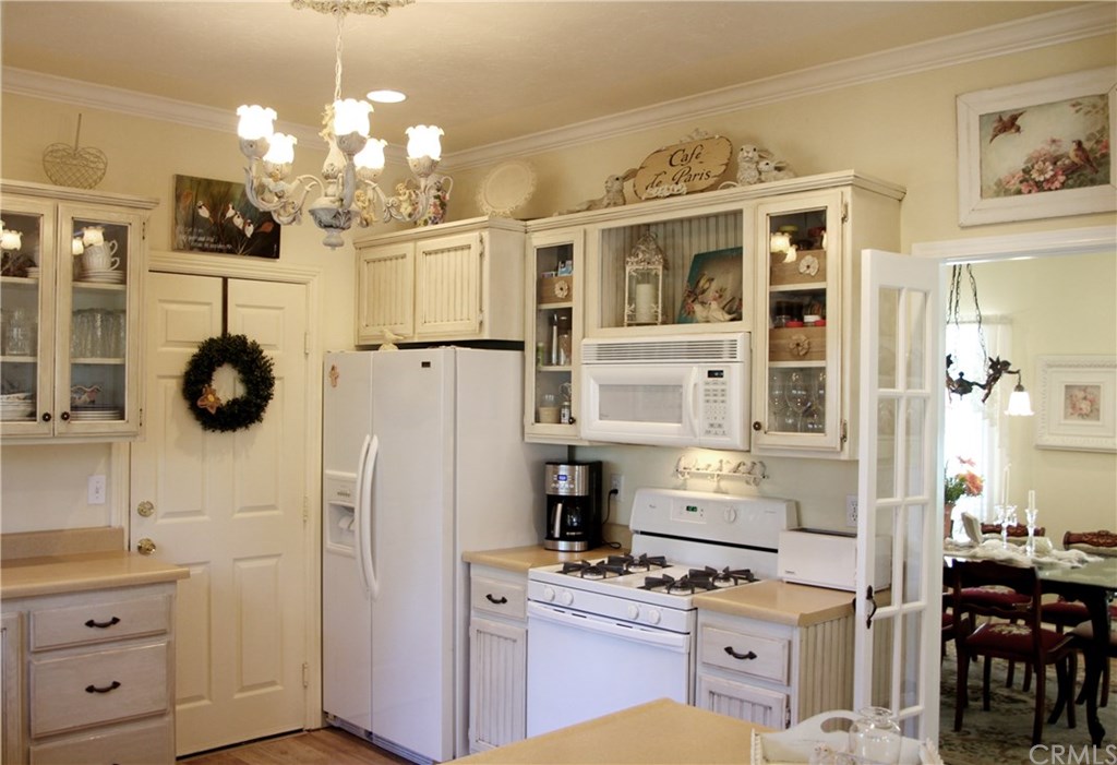 375 Grandview Road Twin Peaks, CA 92391 - Photo 5 of 30 Kitchen