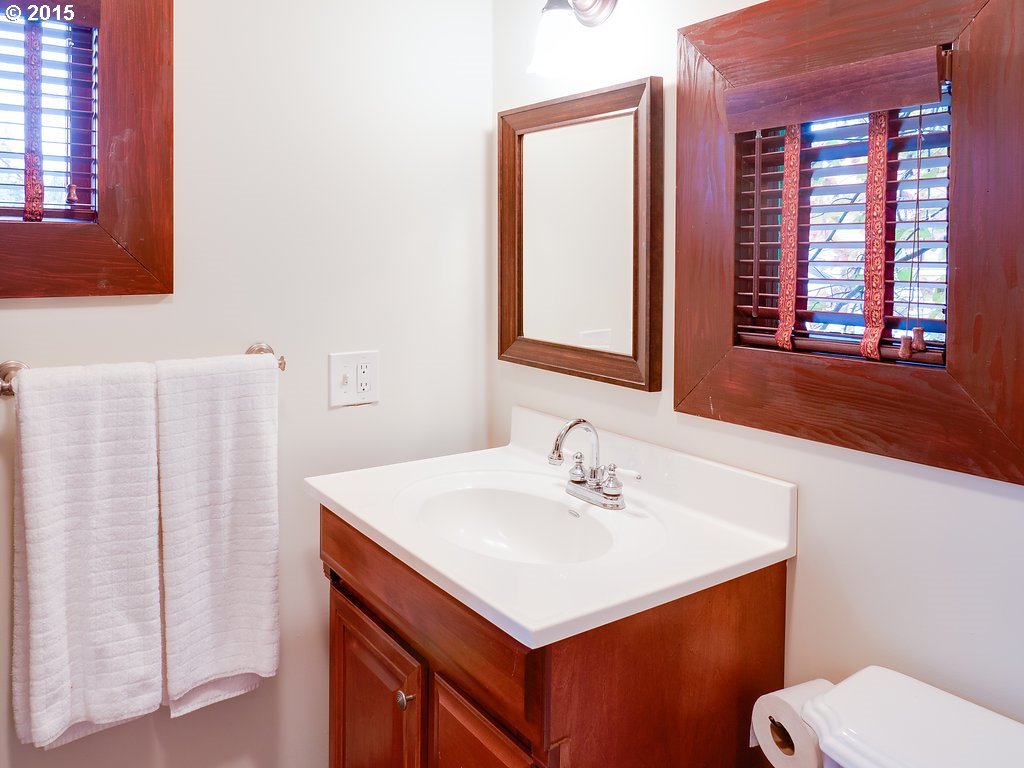 831 Southwest Taylors Ferry Road Portland, OR 97219 - Photo 12 of 15 Gallery Image 12