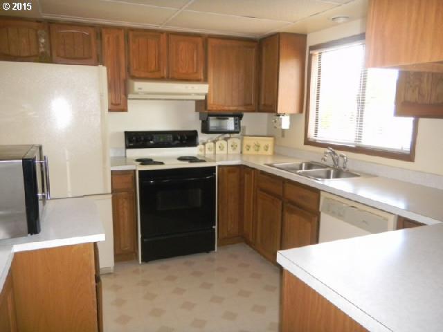 511 Evergreen Loop Reedsport, OR 97467 - Photo 6 of 16 Gallery Image 6