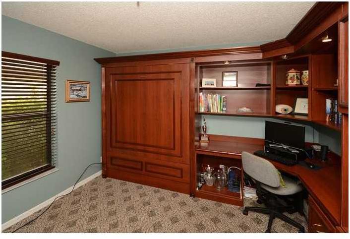 3230 Overlook Road Davie, FL 33328 - Photo 14 of 23