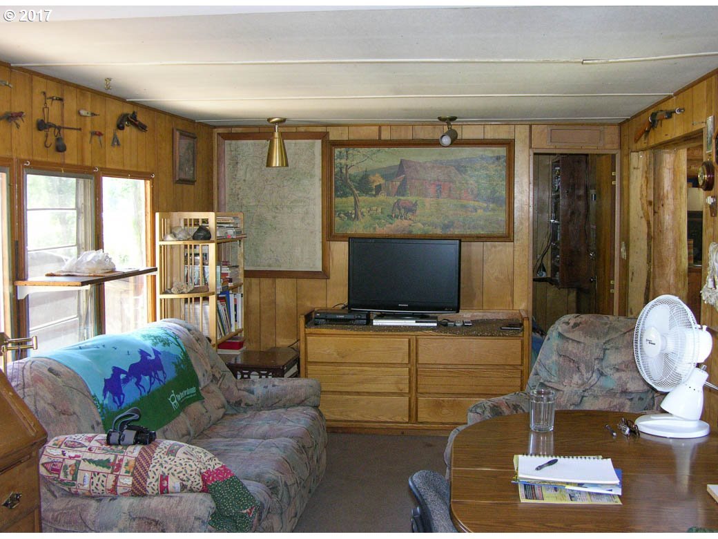 19208 Shoshone Road Bend, OR 97702 - Photo 9 of 29