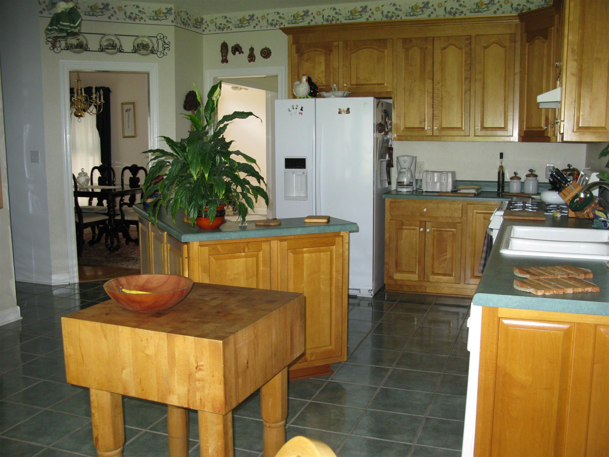 44 Spring Valley Road Taft, TN 38488 - Photo 24 of 45 Kit. island & chopping board. (chopping board does not stay)