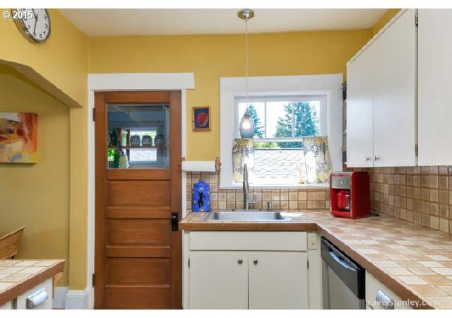 1263 Southwest Spring Garden Street Portland, OR 97219 - Photo 5 of 16 Gallery Image 5