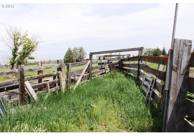 13595 Dixon Road Powell Butte, OR 97753 - Photo 22 of 25 Gallery Image 22