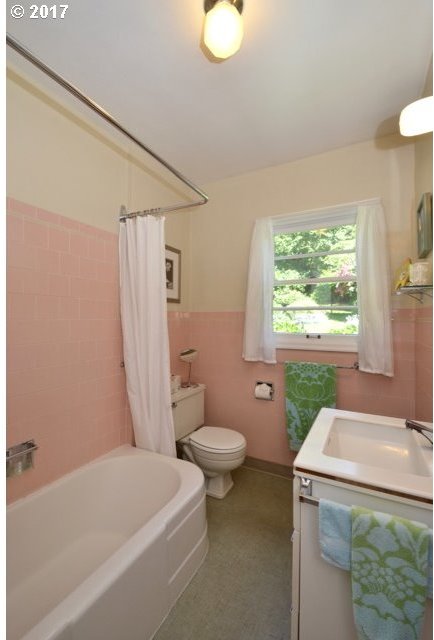 1685 Southwest Sunset Boulevard Portland, OR 97239 - Photo 17 of 32 Gallery Image 17